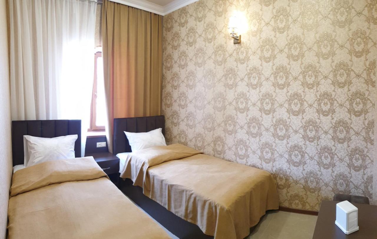 Khrchit Hotel Martuni Kültér fotó
