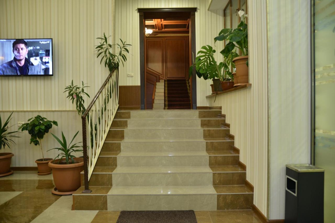 Khrchit Hotel Martuni Kültér fotó