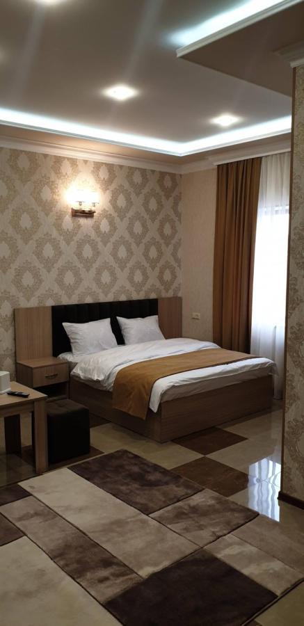 Khrchit Hotel Martuni Kültér fotó